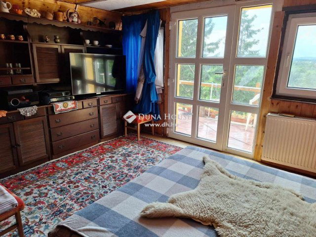 Eladó nyaraló, Neszmélyen 25 M Ft, 3 szobás