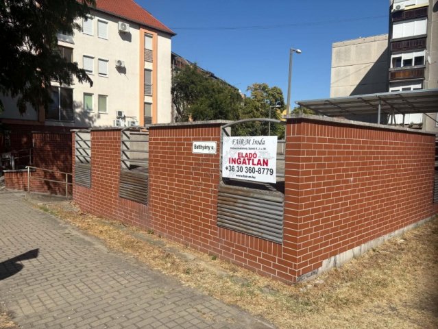 Eladó garázs, Hódmezővásárhelyen 88.9 M Ft