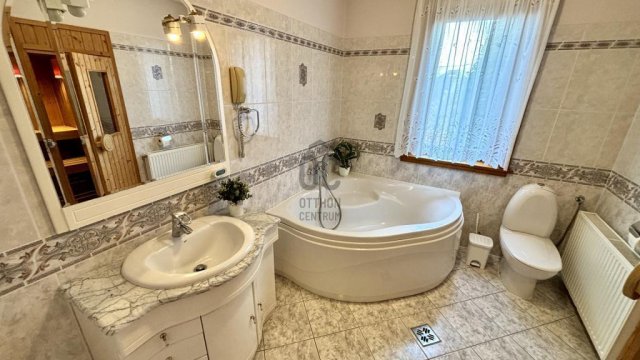 Eladó családi ház, Veresegyházon 189 M Ft, 7 szobás