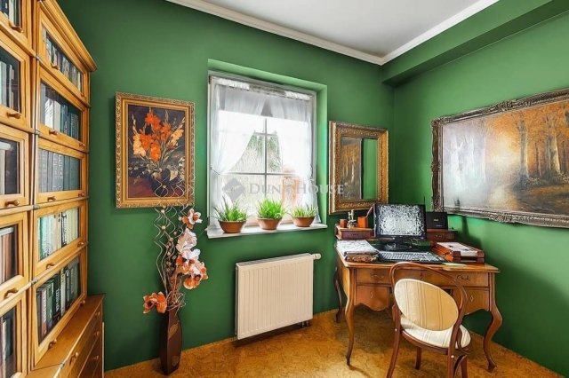 Eladó családi ház, Szadán 350 M Ft, 8 szobás