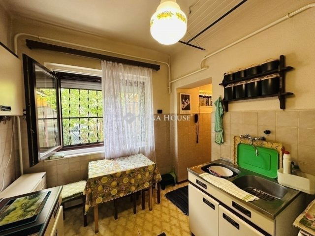 Eladó családi ház, Budapesten, IX. kerületben 63.9 M Ft