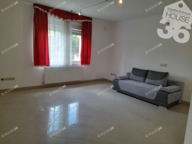 Eladó családi ház, Barcson 107 M Ft, 7 szobás