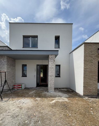 Eladó családi ház, Győrött 122 M Ft, 4 szobás