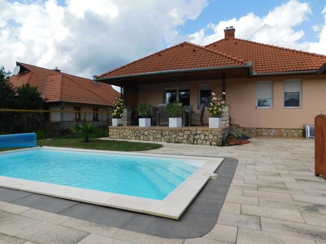 Eladó családi ház, Keszthelyen 189.9 M Ft, 5+1 szobás