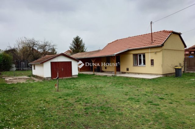 Eladó családi ház, Kiskunfélegyházán 29.9 M Ft, 1 szobás
