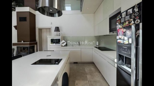 Eladó családi ház, Budapesten, XX. kerületben, Átlós utcában