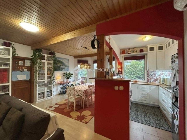 Eladó családi ház, Vecsésen 144.9 M Ft, 4 szobás