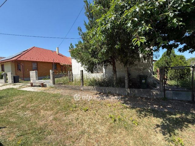 Eladó családi ház, Naszályon 25.9 M Ft, 2 szobás