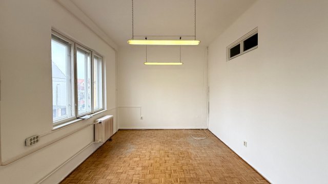 Kiadó iroda, Debrecenben 48 E Ft / hó, 1 szobás