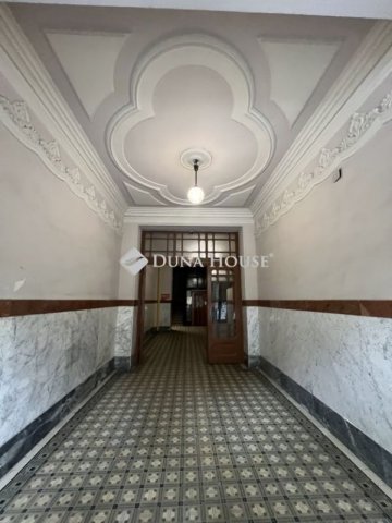 Eladó téglalakás, Budapesten, VI. kerületben 147.74 M Ft