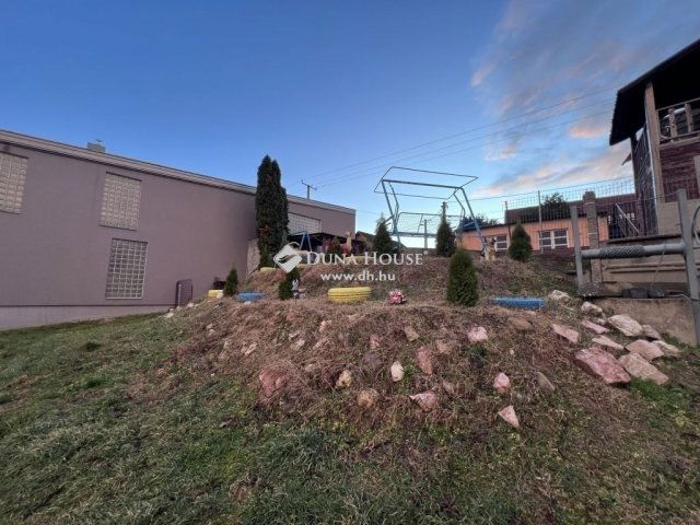 Eladó családi ház, Nyergesújfaluban 89.9 M Ft, 4 szobás