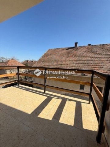 Eladó családi ház, Vecsésen 129.999 M Ft, 6 szobás