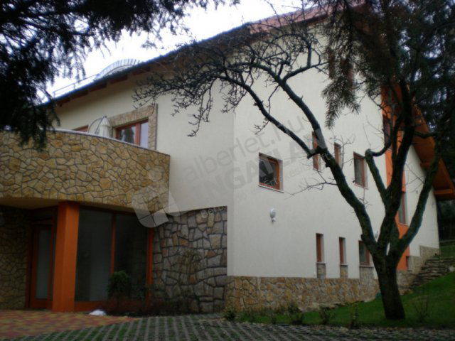 Kiadó családi ház, albérlet, Budapesten, III. kerületben