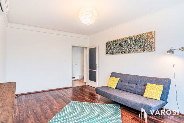 Eladó panellakás, Szegeden 49.9 M Ft, 3 szobás