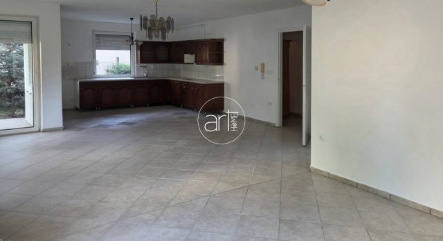 Kiadó téglalakás, albérlet, Szegeden 250 E Ft / hó, 3 szobás