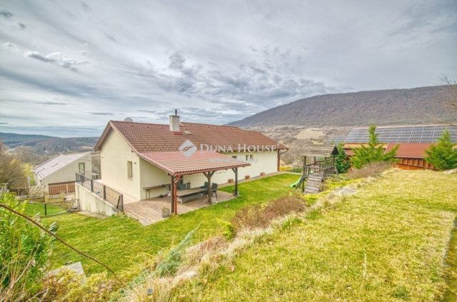 Eladó családi ház, Pilisszentkereszten 299 M Ft, 5 szobás