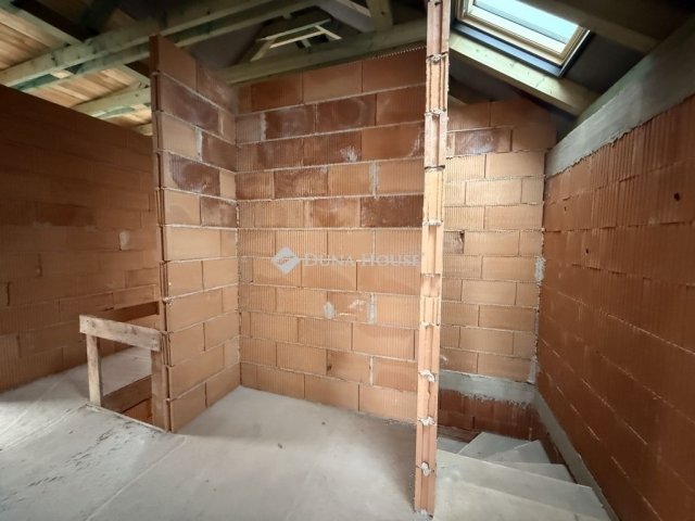 Eladó ikerház, Pécsett 159.9 M Ft, 4 szobás