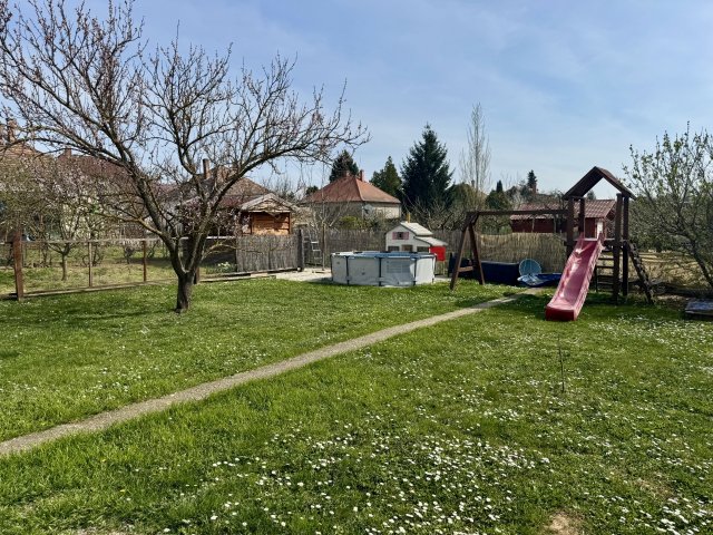 Eladó téglalakás, Keszthelyen 72.9 M Ft, 2+1 szobás