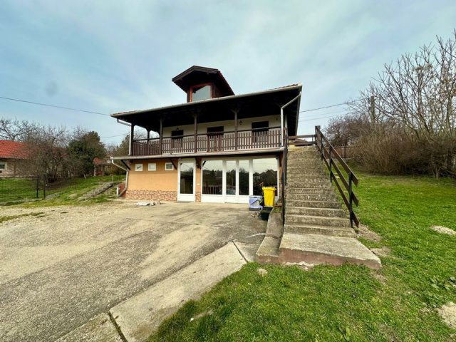 Eladó családi ház, Ercsiben 74.9 M Ft, 6 szobás