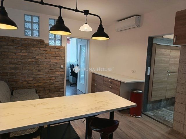 Eladó téglalakás, Vácon 72.5 M Ft, 3 szobás