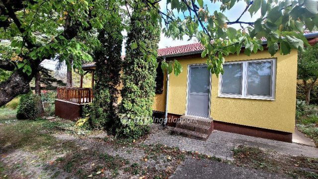 Eladó nyaraló, Balatonkenesén 49 M Ft, 2+1 szobás