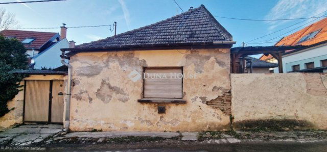 Eladó családi ház, Vácon 34.9 M Ft, 2 szobás