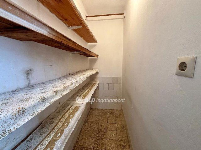 Eladó téglalakás, Pápakovácsin 39.9 M Ft, 4 szobás