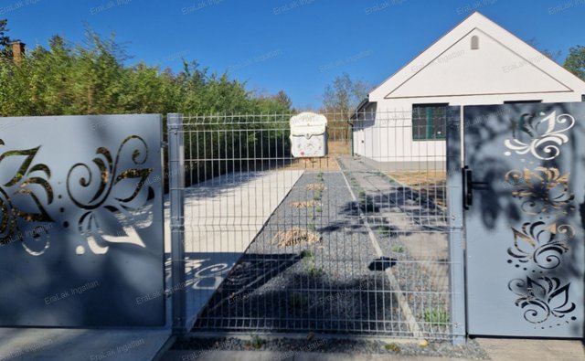 Eladó családi ház, Gönyűn 115 M Ft, 4 szobás