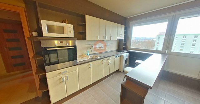 Eladó panellakás, Pécsett, Nagy Imre úton 39.9 M Ft, 1+1 szobás