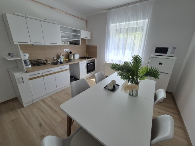 Eladó téglalakás, Keszthelyen 72 M Ft, 1+2 szobás