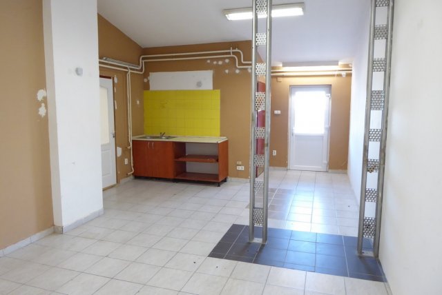 Kiadó ipari ingatlan, Pécsett, Megyeri úton 75 E Ft / hó