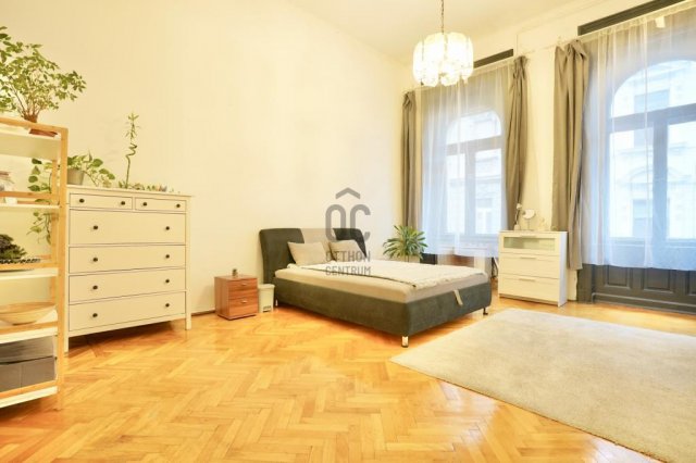 Eladó téglalakás, Budapesten, VI. kerületben 99.9 M Ft, 2 szobás