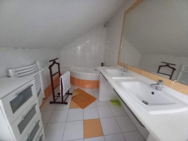 Eladó családi ház, Budapesten, III. kerületben, Botond utcában