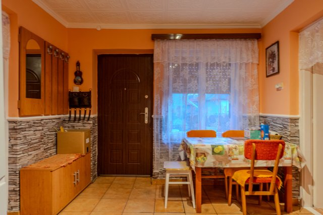 Eladó családi ház, Parasznyán 10.75 M Ft, 1 szobás