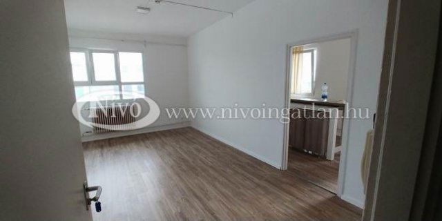 Eladó iroda, Veszprémben 21.6 M Ft, 2 szobás