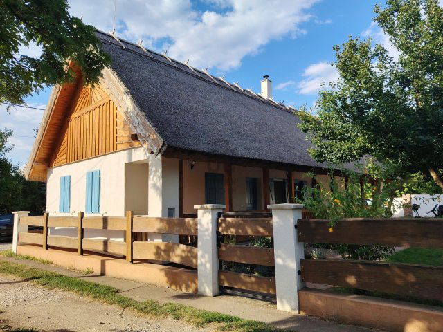 Eladó családi ház, Poroszlón 65 M Ft, 2 szobás