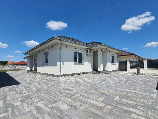 Eladó családi ház, Hajdúszoboszlón 99.9 M Ft, 4 szobás