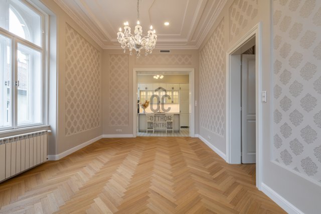 Eladó téglalakás, Budapesten, VI. kerületben, Andrássy úton