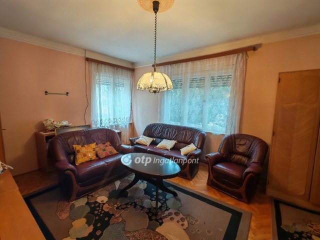 Eladó családi ház, Vácon 102 M Ft, 3 szobás