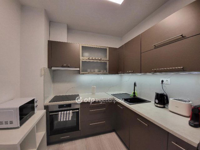 Kiadó téglalakás, albérlet, Siófokon 250 E Ft / hó, 3 szobás