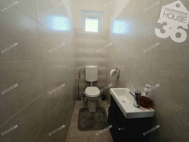 Eladó családi ház, Kecskeméten 139.9 M Ft, 5 szobás