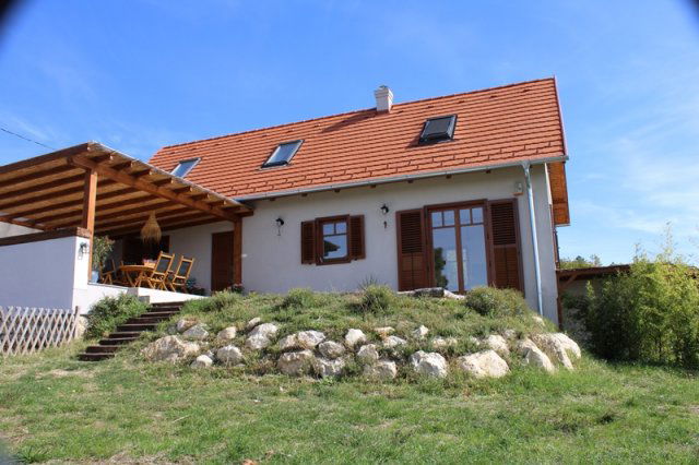 Eladó családi ház, Balatonakaliban 270 M Ft, 6 szobás