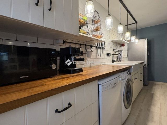 Eladó családi ház, Taksonyon 89.8 M Ft, 4 szobás