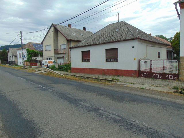 Eladó családi ház, Hosszúhetényen 44.9 M Ft, 3 szobás