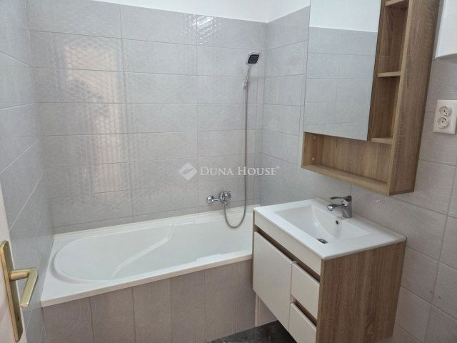 Eladó téglalakás, Budapesten, VIII. kerületben 89.9 M Ft