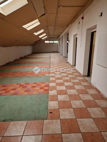 Eladó családi ház, Pécsett 119 M Ft, 6 szobás