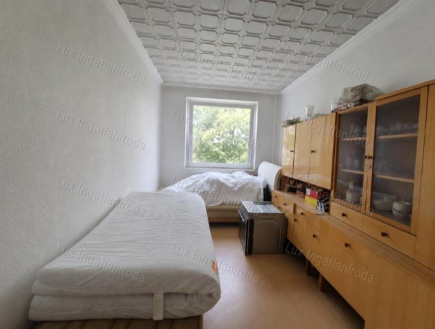 Eladó panellakás, Oroszlányban 32.99 M Ft, 3 szobás