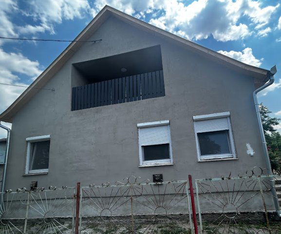 Eladó családi ház, Újszászon 30 M Ft, 3+2 szobás