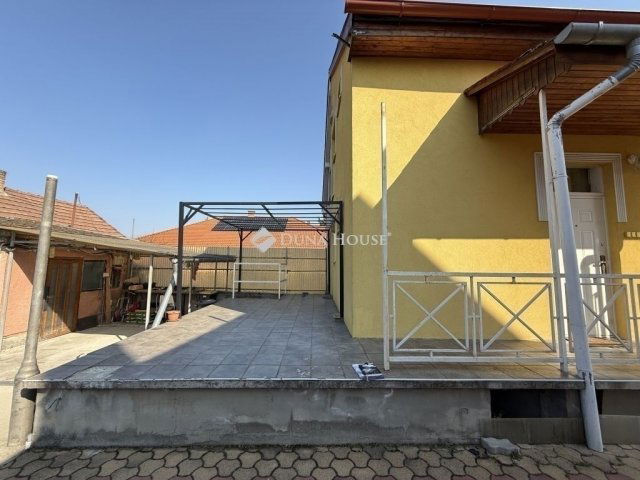 Eladó családi ház, Felsőpakonyban 79.8 M Ft, 4 szobás