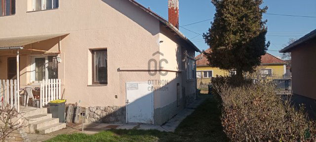 Eladó családi ház, Szekszárdon 68.299 M Ft, 6 szobás